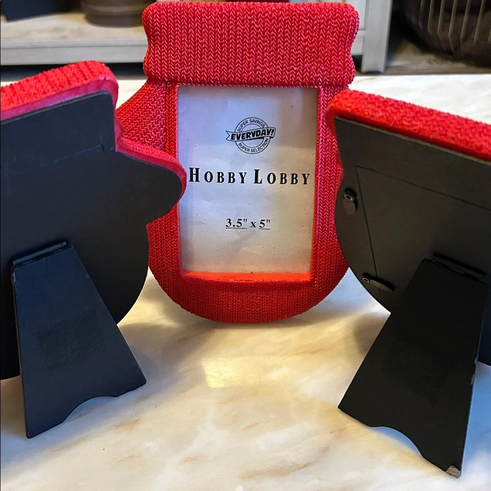 Hobby Lobby Set of 3 Red Mitten Photo Frames Vintage Christmas‎ Size 3.5” x 5”